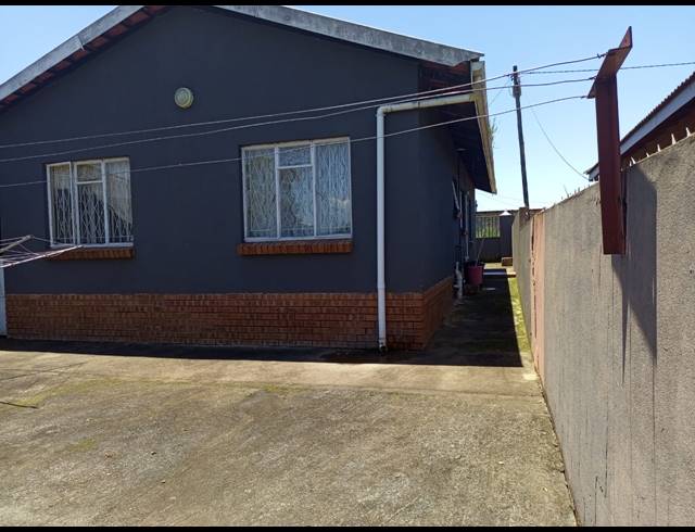 3 BEDROOM FREESTANDING FOR SALE IN WOODLANDS